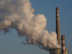 La concentración media mundial de CO2 alcanzó las 407.8 partes por millón en 2018, un 0.56 % más que en 2017. EFE/EPA/W. Hoong