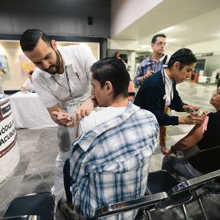Pendientes de aplicar, más de 929 mil vacunas en Jalisco