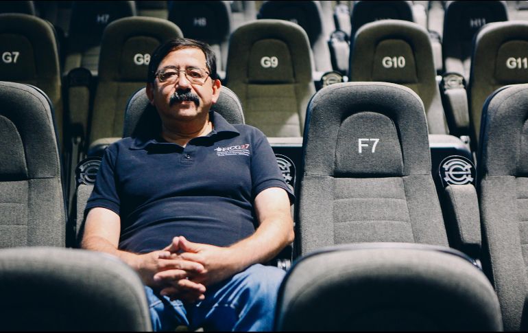 El director de programación del FICG y de la Cineteca de la UdeG charla sobre el Ciclo de Cine de la India, en el marco de la FIL. EL INFORMADOR / G. Gallo