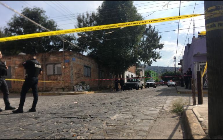 Uno de los hechos se reportó en Guadalajara, donde encontraron el cadáver de un hombre en la colonia Valentín Gómez Farías. ESPECIAL / Policía de Guadalajara