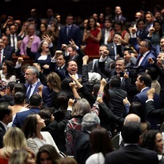 Morena presenta iniciativa de Ley de Remuneraciones