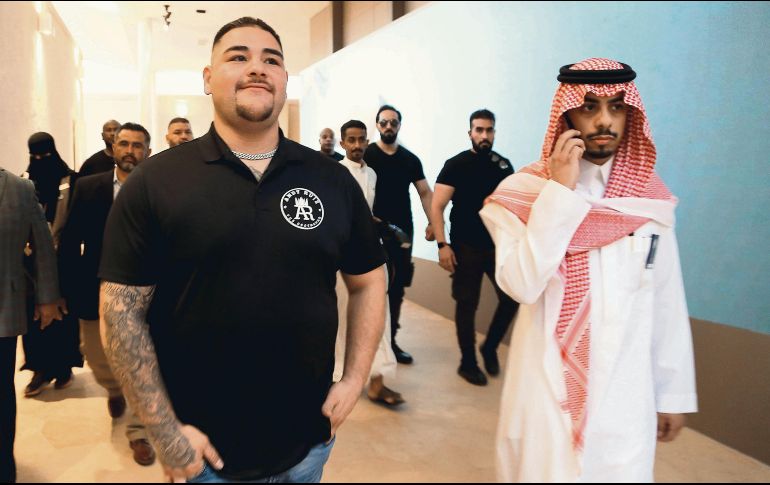 El campeón mexicano llega a la sede de la pelea con más de 10 días de anticipación. EFE