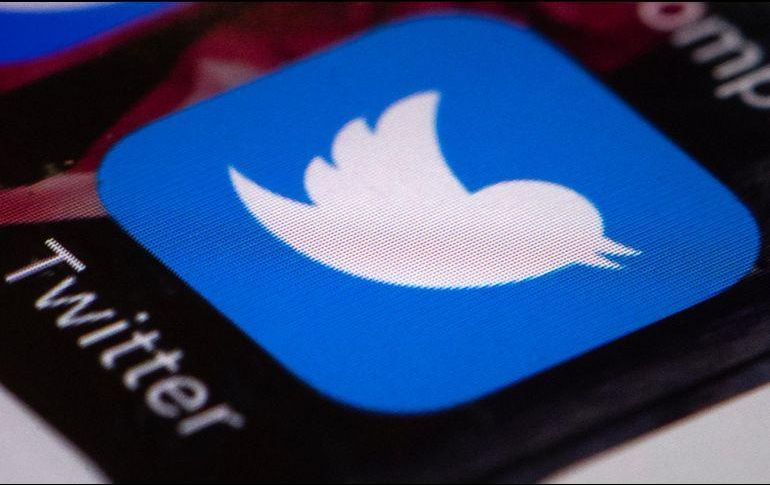 Según la red social, no será necesario que estas personas compartan algún mensaje en la plataforma, sino que bastará con que se conecten a ella para evitar la suspensión. AP / ARCHIVO