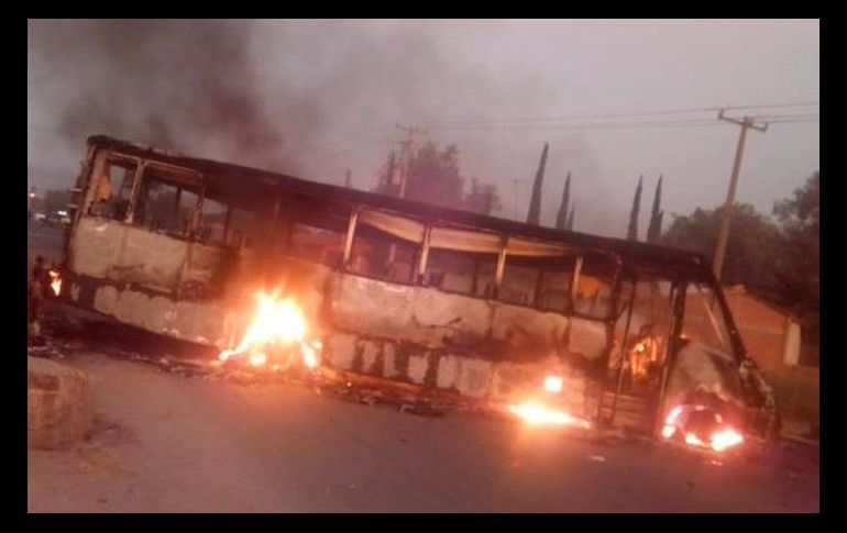 La Universidad Politécnica de Juventino Rosas anunció la suspensión de clases; asimismo, el transporte urbano dejó de prestar servicio y varias fábricas cerraron. TWITTER/@_Marcela_Correa