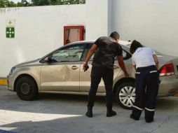 El vehículo pateado por Daniel “N”, en evaluación de daños. EL INFORMADOR / R. Bobadilla