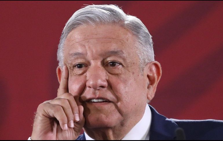 El mandatario expresa que tiene indicios de que la actitud de los servidores públicos ha comenzado a cambiar en los de abajo, porque arriba ya no se permite la corrupción y la corrupción ya es delito grave. EFE / S. Gutiérrez