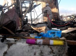 Personal de Protección Civil, junto con el Centro Regional de Operaciones, Bomberos y la Cruz Roja atendieron la emergencia en una casa-habitación donde se presume se almacenaba pirotecnia irregular. SUN / ARCHIVO