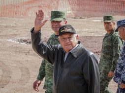 El Presidente supervisa los trabajos del aeropuerto Felipe Ángeles acompañado por el titular de la Sedena, Luis Cresencio Sandoval González y el gobernador del Estado de México, Alfredo del Mazo. NTX/G. Durán