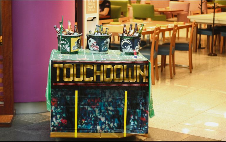 Bellos detalles. El restaurante de Courtyard by Marriott, “vestido” de NFL. EL INFORMADOR / F. González