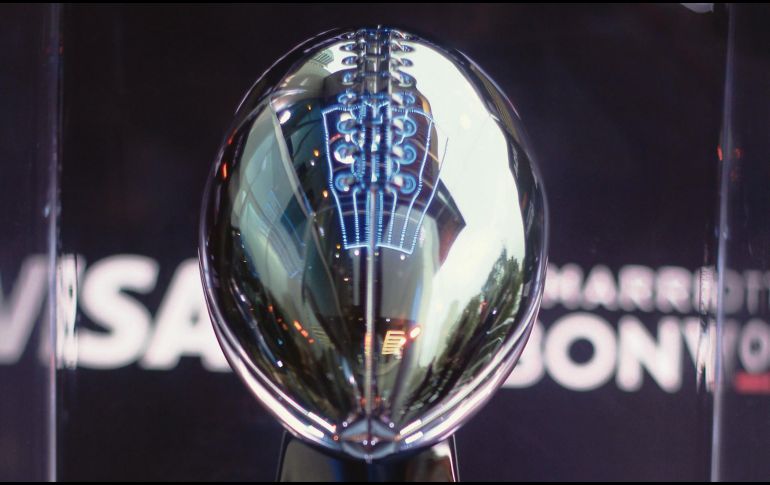 Trofeo Vince Lombardi. Conocer y tomarse una foto con el trofeo, parte de la experiencia. EL INFORMADOR / F. González