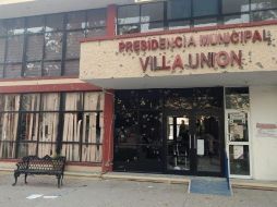 Vista general de los daños ocasionados durante el enfrentamiento entre fuerzas de seguridad y un grupo armado este sábado en la población de Villa Unión. EFE/STR