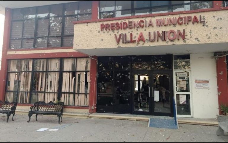 Vista general de los daños ocasionados durante el enfrentamiento entre fuerzas de seguridad y un grupo armado este sábado en la población de Villa Unión. EFE/STR
