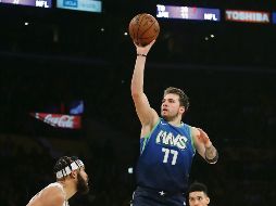 La cosecha de Doncic fue de 27 puntos, 10 asistencias y nueve rebotes. AP