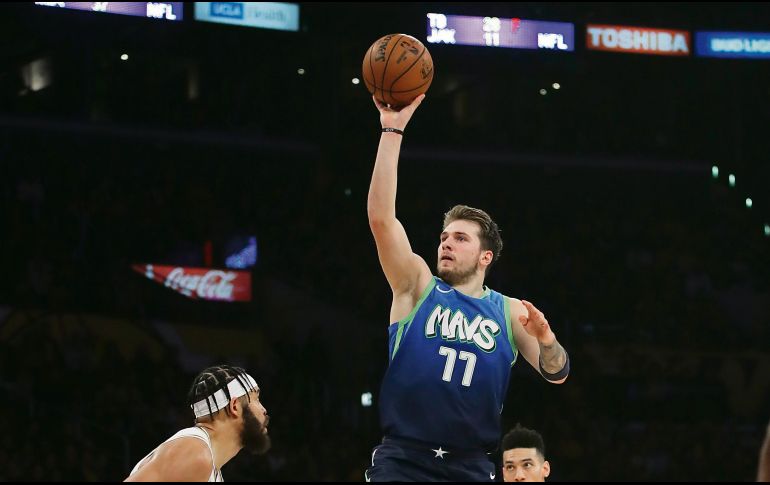 La cosecha de Doncic fue de 27 puntos, 10 asistencias y nueve rebotes. AP