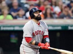 León promedió apenas .192 al bate la campaña pasada en 65 partidos por los Red Sox, pero a la defensiva es considerado uno de los mejores receptores de la Liga Americana. AP / ARCHIVO