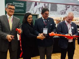 De vestido negro, Estrella Araiza, directora del FICG, durante la presentación de Perú como país invitado. EL INFORMADOR/G. Gallo