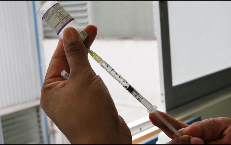 El secretario de Salud, Fernando Petersen Aranguren, considera que la falta de vacunas se puede deber a la rapidez con que se están aplicando. EL INFORMADOR/Archivo