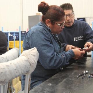 López Obrador pide más empleos para discapacitados