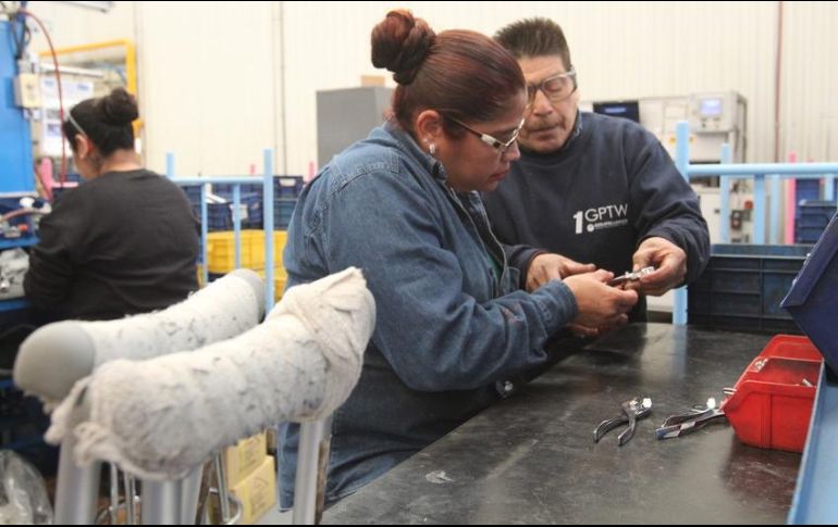 López Obrador hace un llamado a incrementar el número de plazas para personas con discapacidad en las empresas, así como promover el respeto a los derechos de ese sector. EL INFORMADOR / ARCHIVO