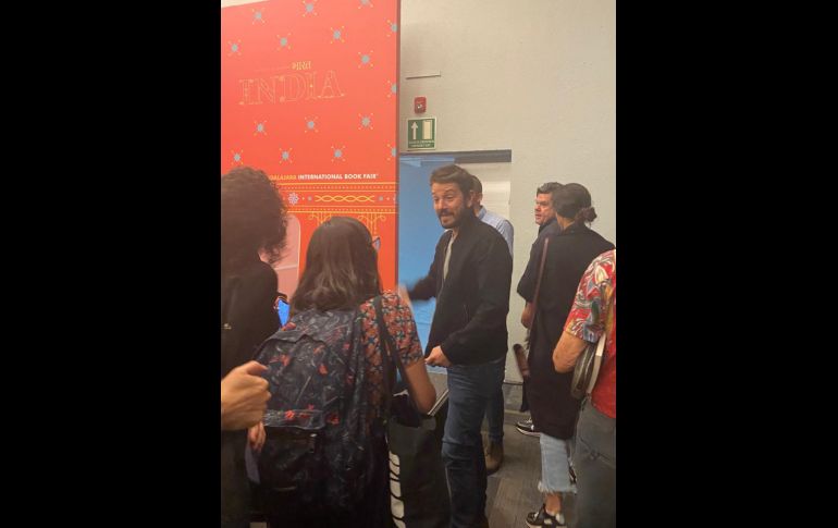 Por la noche, Diego Luna asistió al Homenaje a Miguel León- Portilla. EL INFORMADOR