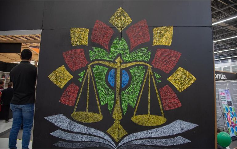 Como cada año, editorial Porrua presenta un diseño artesanal. Esta edición, en referencia a la India. ESPECIAL / Mar Adentro