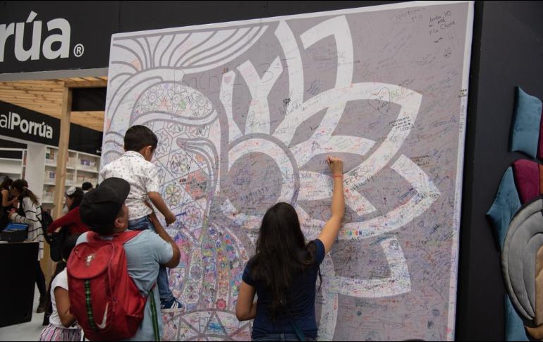 Puedes escribir tu historia en la gran mandala. ESPECIAL / Mar Adentro