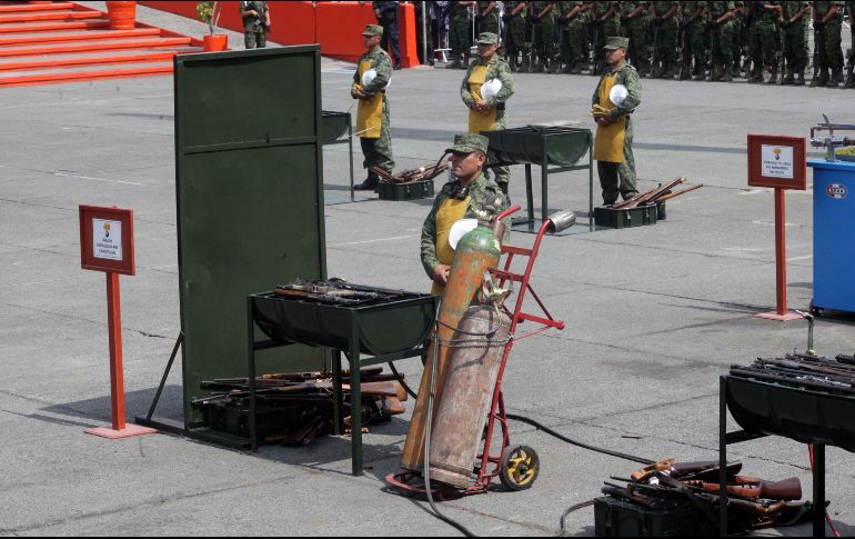 De las cuatro mil 562 armas de fuego en la Ciudad, de las cuales tres mil 563 son armas cortas, 736 armas largas y 263 granadas; además de 911 mil 338 cartuchos, siete mil 417 estopines y seis cartuchos de dinamita. NTX/ ARCHIVO