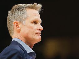 De la mano de Kerr, Golden State es el peor equipo de toda la NBA con marca de cuatro ganados y 18 perdidos. AFP