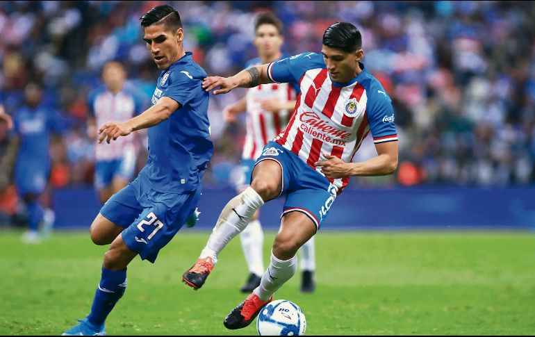 José Madueña (izquierda) es el segundo refuerzo del Rebaño, mientras que la posible salida del goleador Alan Pulido sigue en el aire. IMAGO7