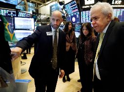 Por su parte, el promedio industrial Dow Jones ganó 146.97 unidades, el 0.5%, para terminar en 27 mil 649.78 puntos. AP/R. Drew