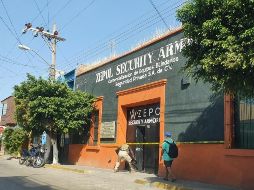Privan a dos personas de la libertad en Tlaquepaque y se llevan cuatro camionetas