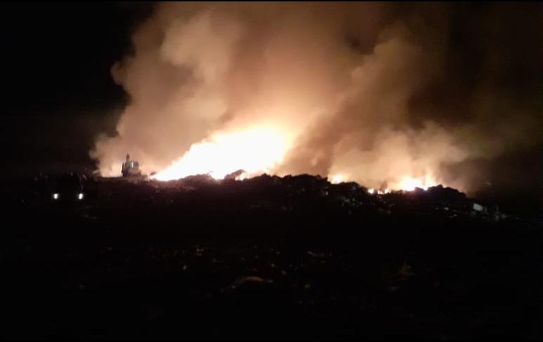 A dos kilómetros del lugar, las llamas se observan desde hace un par de horas. ESPECIAL