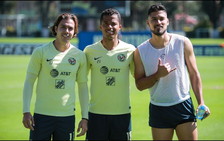 Francisco Córdova, Giovani Dos Santos y Bruno Valdez, durante la zona mixta de las Águilas del América, previo al juego de ida de las semifinales. IMAGO7/R. Vadillo