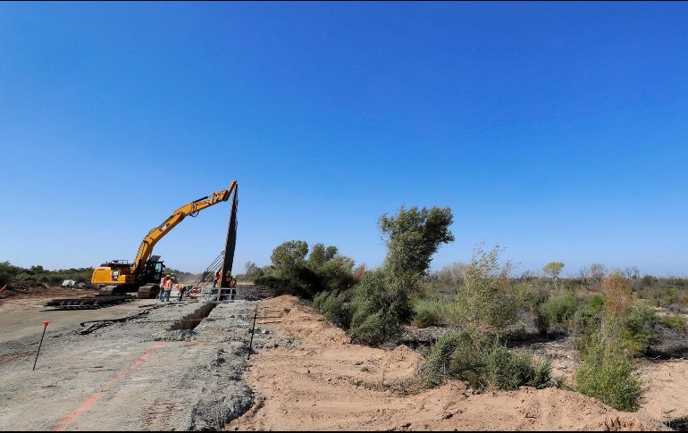 Los oponentes del muro dicen que una construcción privada agravaría la erosión o desviaría aguas de inundación a otras propiedades en una tormenta. AP/Archivo
