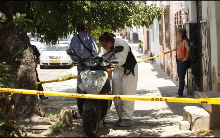 En El Salto, se reportó en la calle San Diego de la colonia Santa Rosa del Valle, donde vecinos refirieron cuatro detonaciones de arma de fuego por parte de una persona a bordo de un taxi a un hombre en una moto. EL INFORMADOR/ ARCHIVO