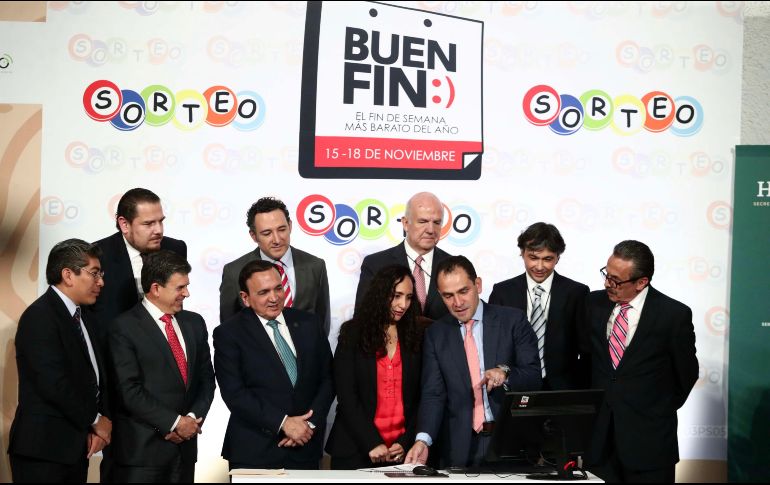 Arturo Herrera señala que los ganadores del sorteo realizaron sus compras del 15 al 18 de noviembre y su pago fue a través de medios electrónicos. SUN / D. Sánchez