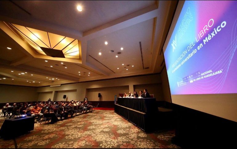 Ricardo Villanueva señaló que uno de los motivos para que la Feria tenga cada vez más gente son estos eventos y que es para todo el público, a comparación, por ejemplo, de la feria de Frankfurt -la cual es más grande que la FIL- que es solo para profesionales. TWITTER/ @rvillanueval