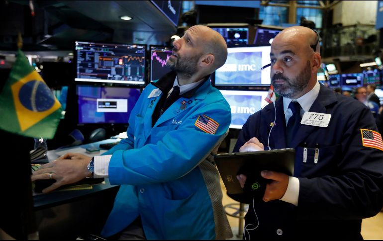 El promedio industrial Dow Jones aumentó 337 unidades, o 1.2%, para establecerse en 28 mil 015 puntos. AP/R. Drew