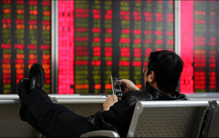 La Bolsa Mexicana muestra una tendencia descendente desde que el Inegi publicó el 25 de noviembre los datos actualizados sobre la economía nacional. AP/A. Wong