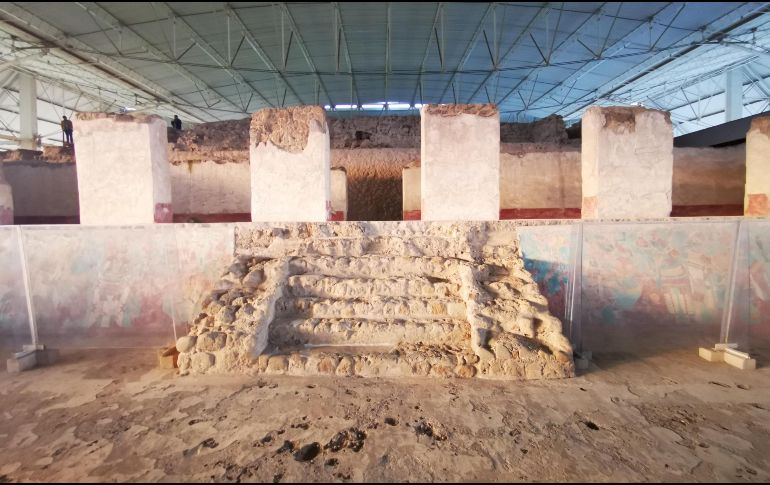 Arte. En la imagen, la escalinata divide un enorme mural con la historia del lugar, el cual se divide en el Talud Poniente y Talud Oriente. EL INFORMADOR / M. Castillo