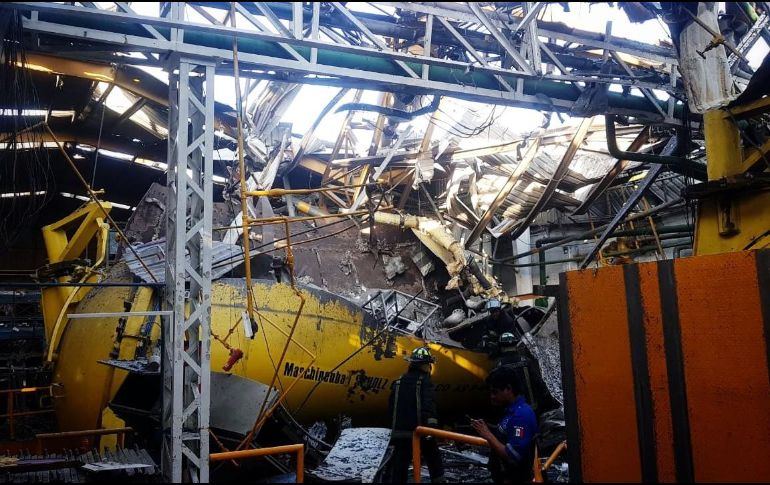 La presión de vapor y agua destruyó el contenedor y el techo, así como la estructura que lo sostenía. TWITTER/@Ecatepec