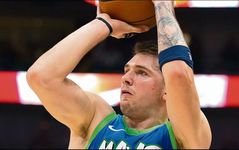 Efectivo. Doncic se está estableciendo como una súper estrella de la NBA en su segunda temporada. AP / S. HOODE