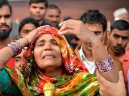 El incendio ocurrió antes del amanecer y algunas de las víctimas pudieron no haberse dado cuenta del fuego y murieron por inhalación de humo. EFE/EPA/STR