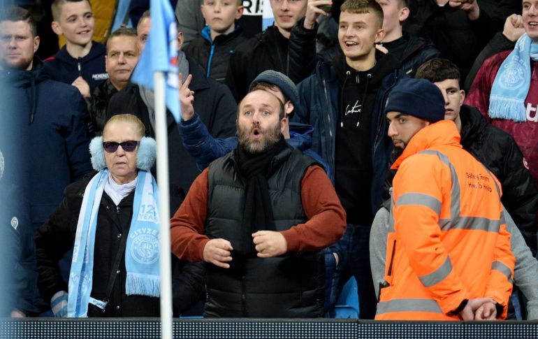 Se trata de un sujeto de 41 años de edad, el cual permanecerá bajo custodia para ser interrogado por agravaciones de carácter racial. P. Powell