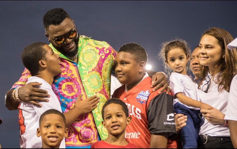 Apreciado. David Ortiz se dejó querer por sus paisanos en su regreso a la República Dominicana. AP / T. FERNÁNDEZ