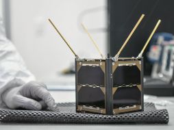 El Aztechsat-1 antes de su lanzamiento. ESPECIAL