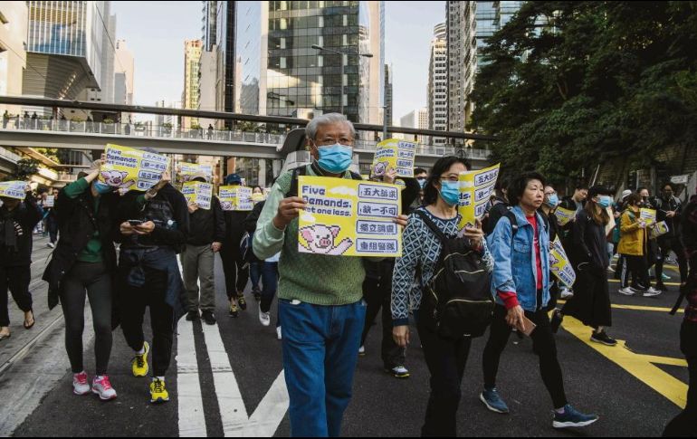Según organizadores, tomaron las calles más de 800 mil ciudadanos. EFE