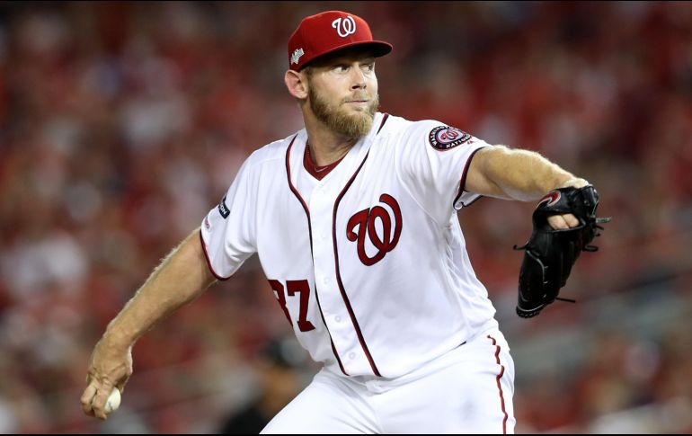Stephen Strasburg tiene el contrato más jugoso para un lanzador en la historia. AFP/R. Carr