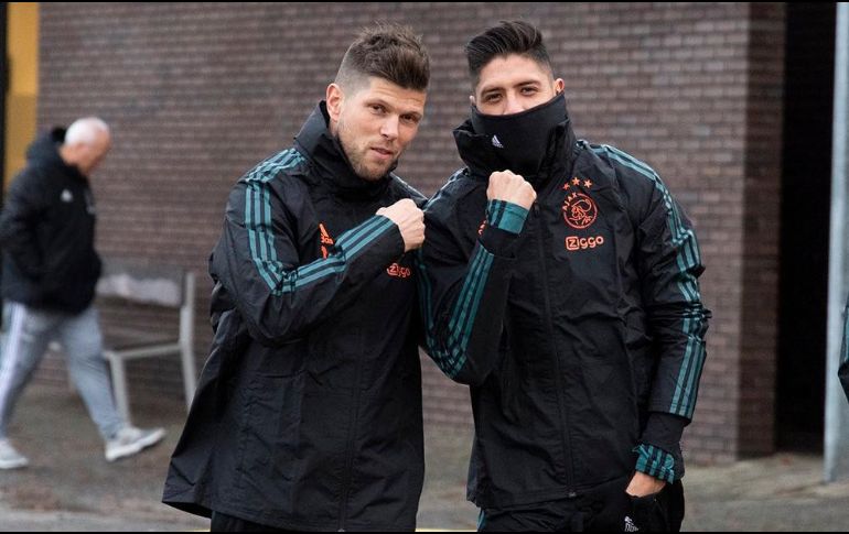 Edson Álvarez. El mexicano (derecha) será titular hoy ante el conjunto del Valencia. TWITTER/@afcajax