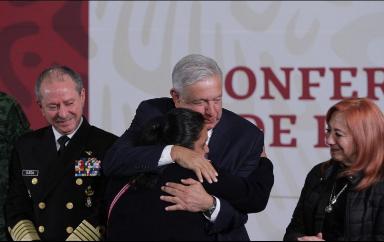 El Presidente entrega a Obtilia Eugenio Manuel, el Premio Nacional de Derechos Humanos 2019 en una ceremonia realizada en Palacio Nacional. NTX / M. González